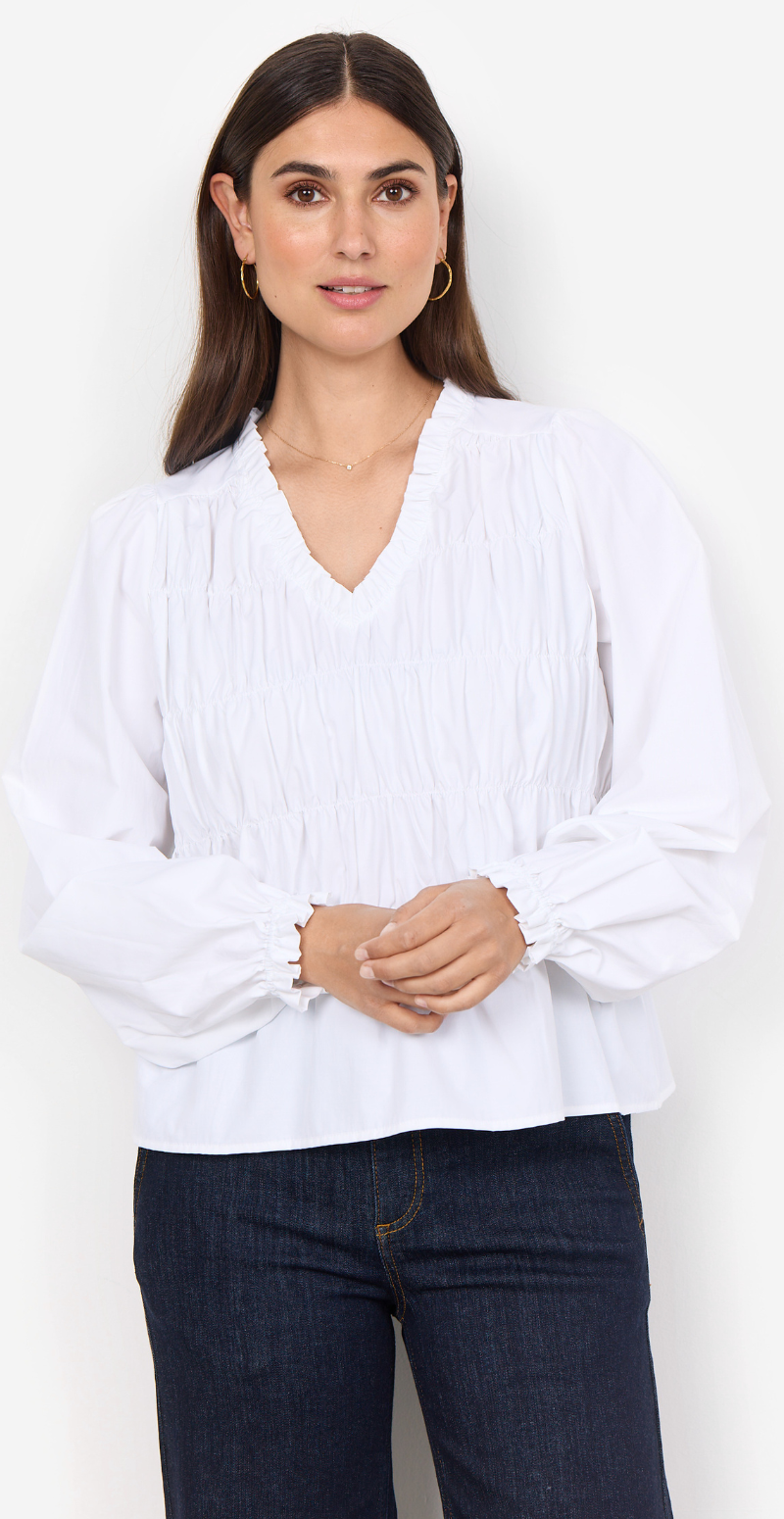 Celeste bluse med smock og v-hals hvid