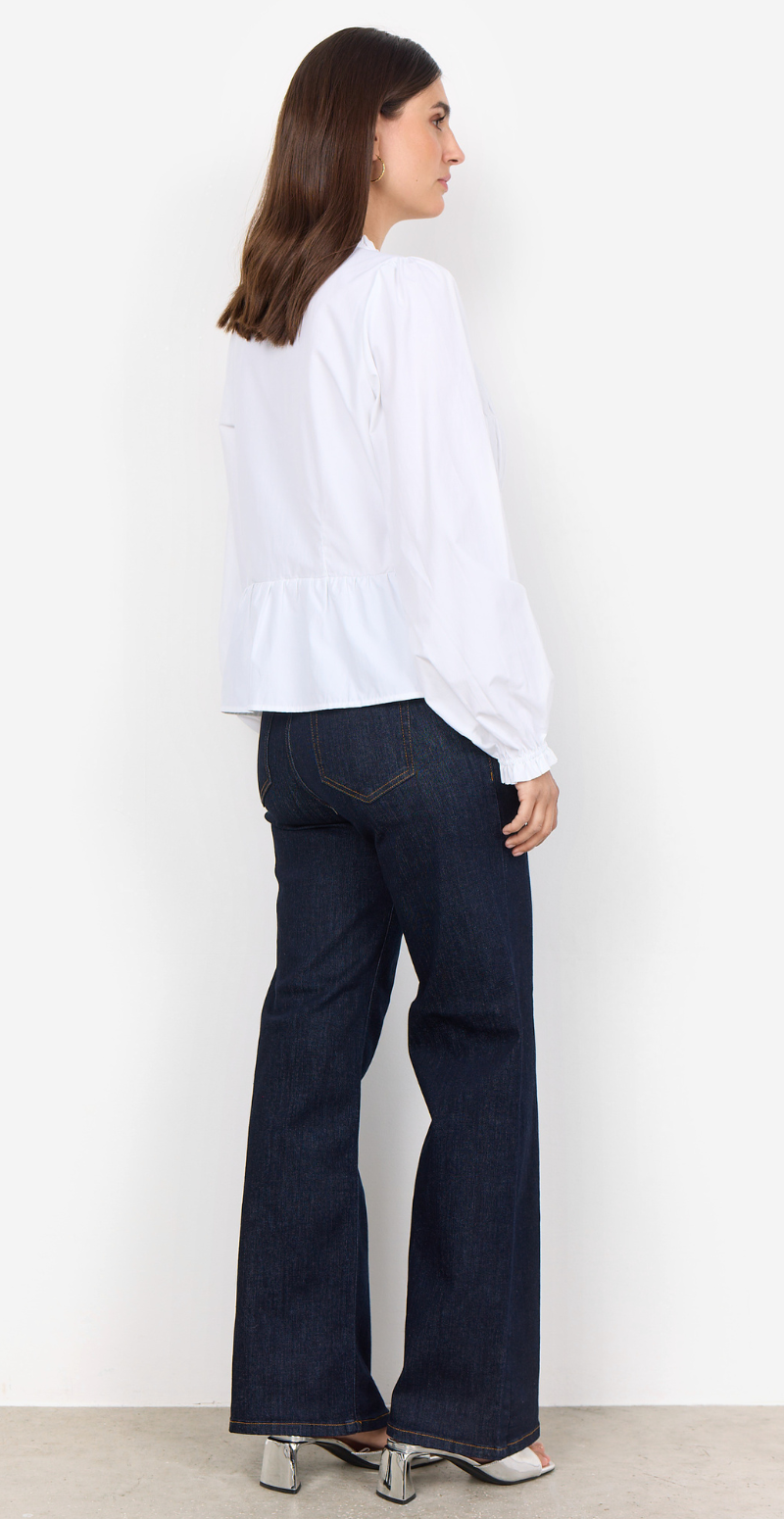 Celeste bluse med smock og v-hals hvid