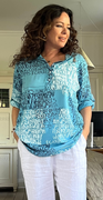 Forudbestil uge 20 - Elisa bluse med skrift blå LikeLondon