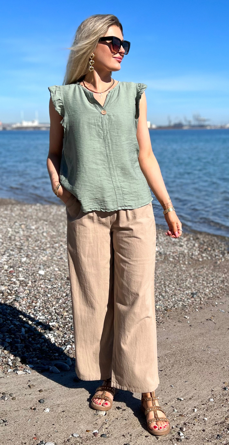 Lotus bluse med flæse detaljer khaki LikeLondon