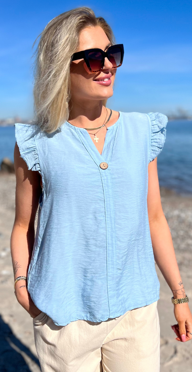 Lotus bluse med flæse detaljer lysblå LikeLondon