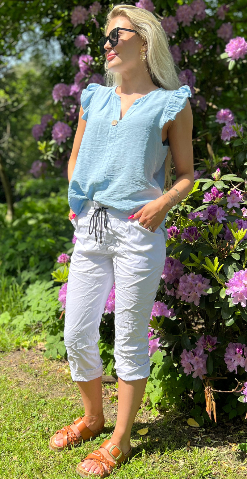 Lotus bluse med flæse detaljer lysblå LikeLondon