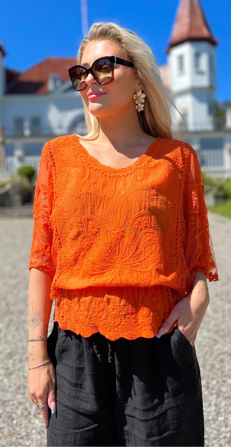 Lexi bluse med elastik i taljen og flagermusærmer orange LikeLondon