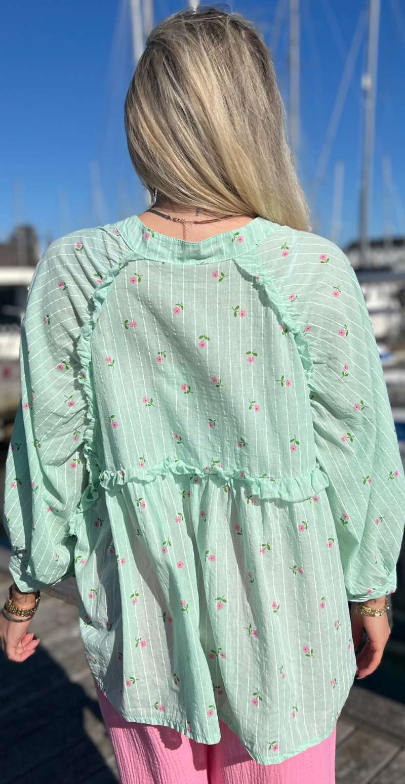 Emmy bluse med striber og små blomster grøn LikeLondon