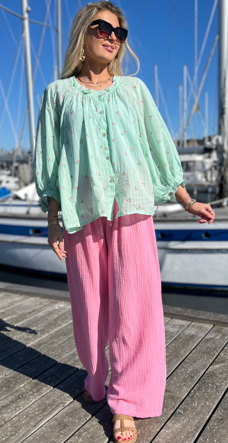 Emmy bluse med striber og små blomster grøn LikeLondon