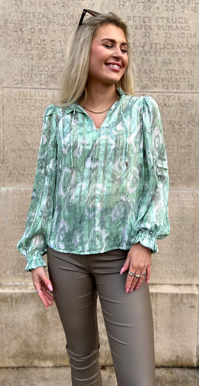 Hiba bluse med mønster grøn