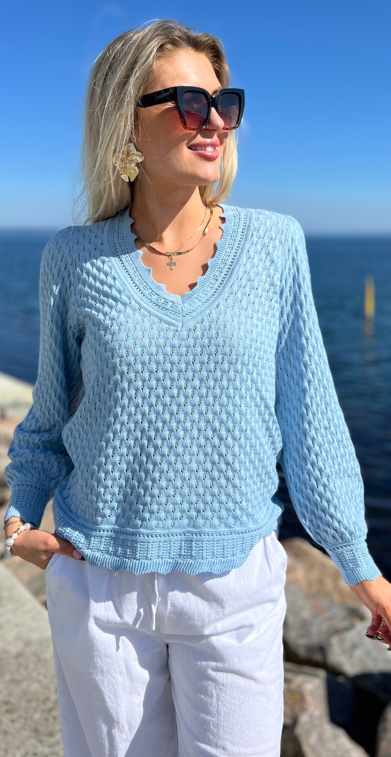 Gina strikket pullover med tungekanter blå