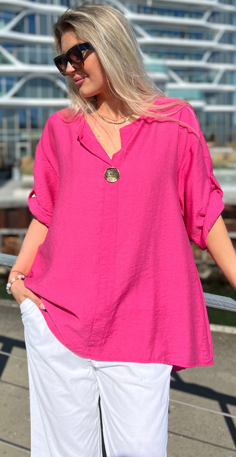 pink tracy bluse med korte ærmer og bronzeknap likelondon