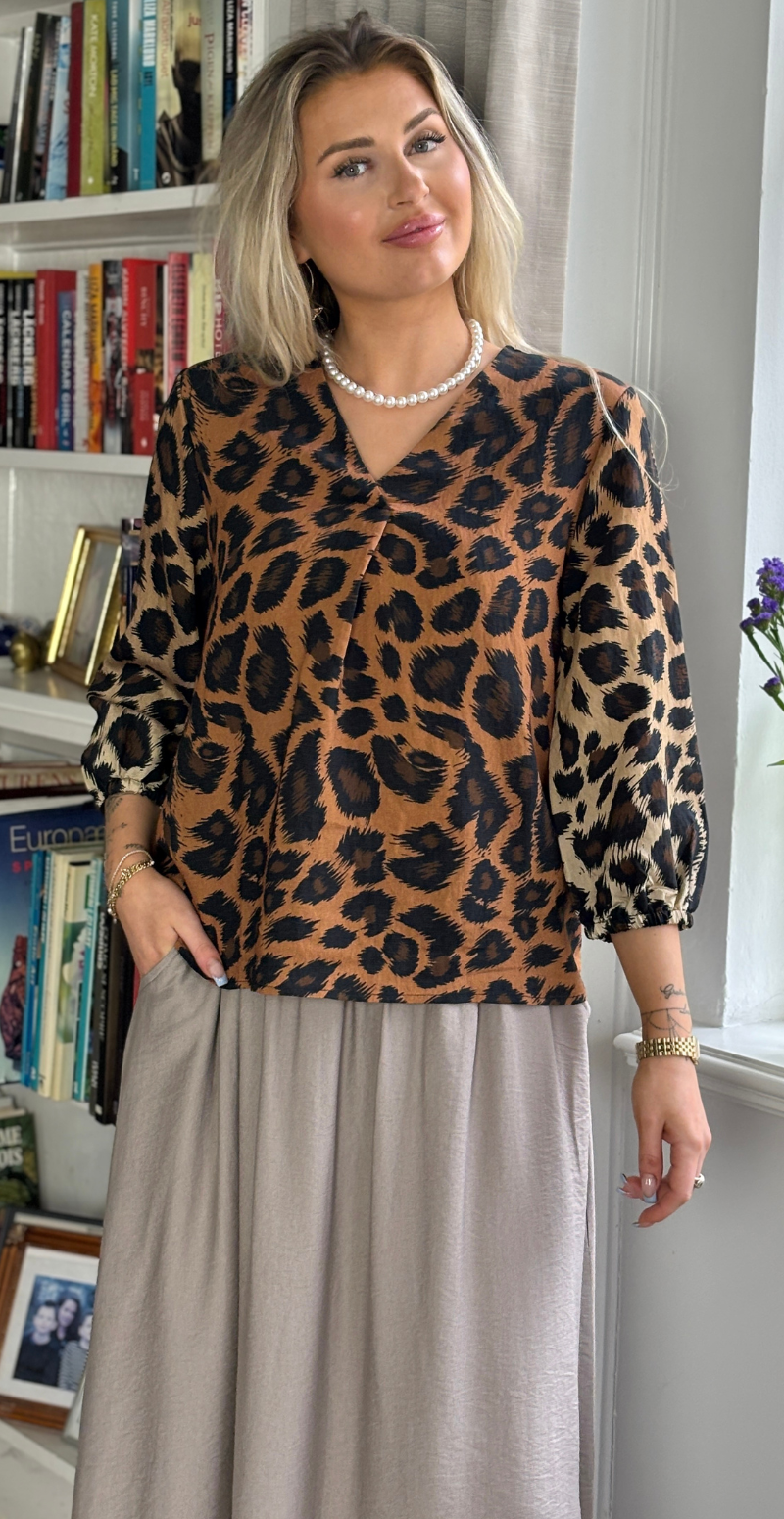 Bluse med leo print