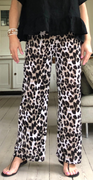 Gina bukser med leopardprint mocca LikeLondon