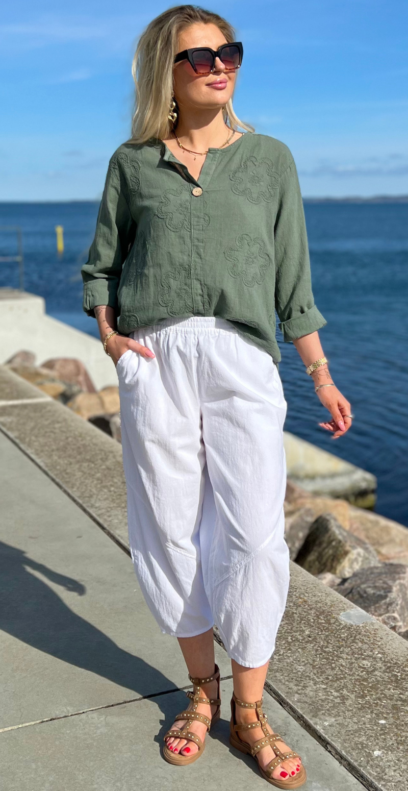 sally bukser i bomuld med elastik i taljen og 7/8 del længde