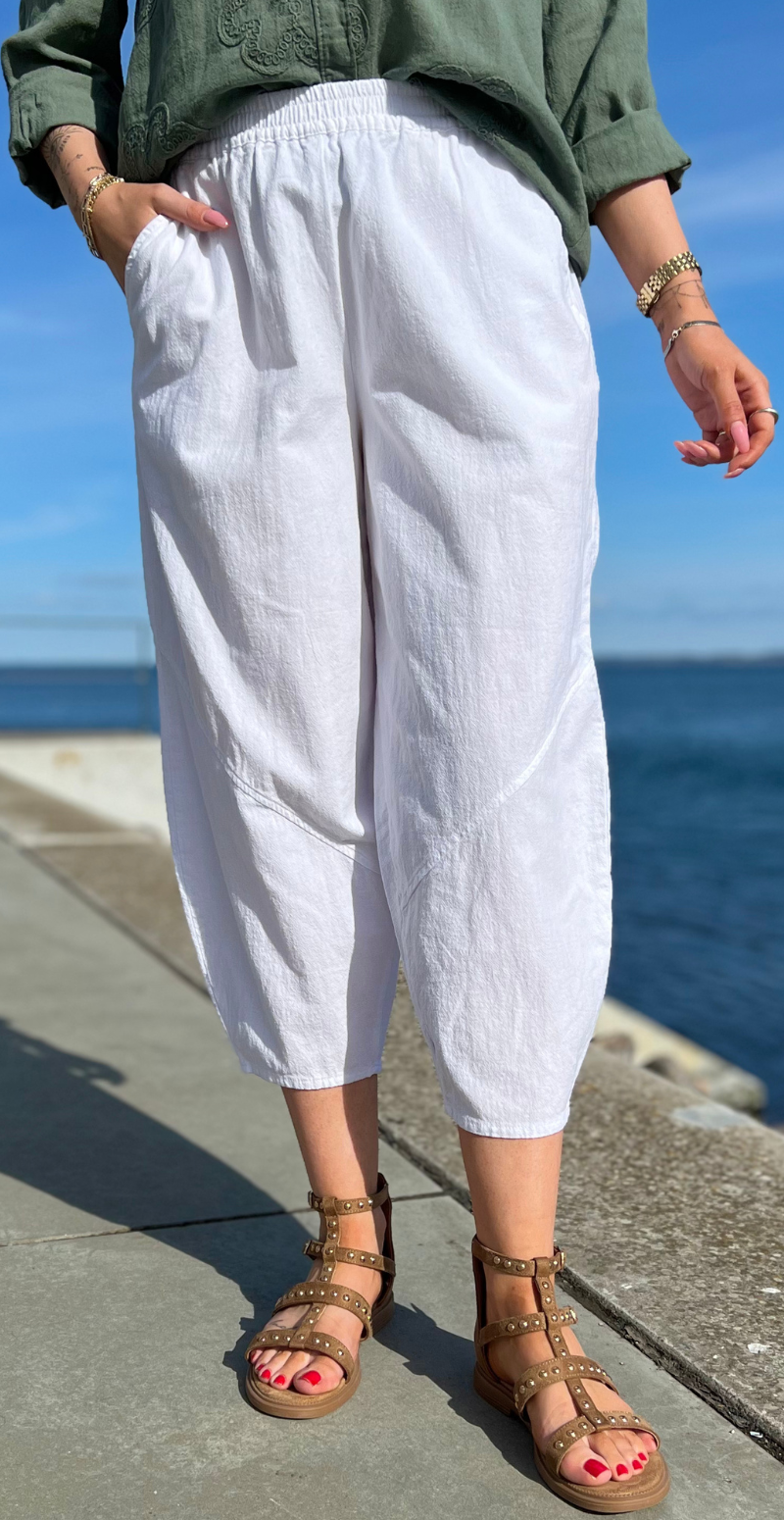 sally bukser i bomuld med elastik i taljen 7/8 del længde hvid