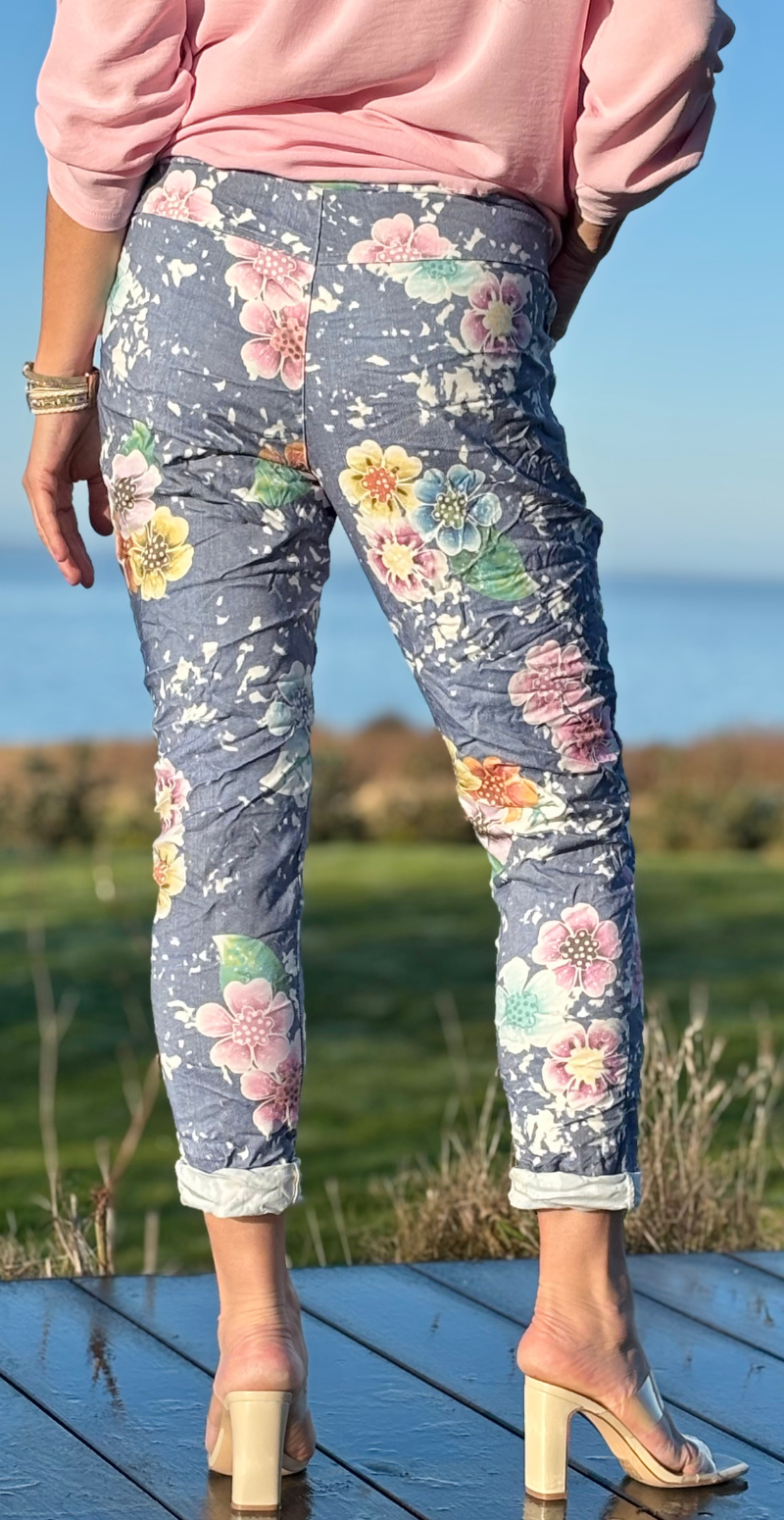Wendy bukser med blomsterprint, skrålommer, bindebånd i taljen bagfra