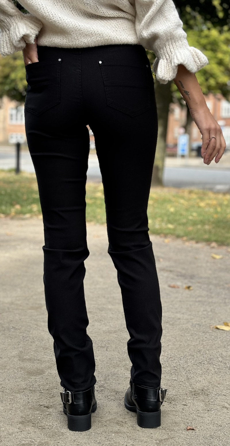 Adina stretch buks sort