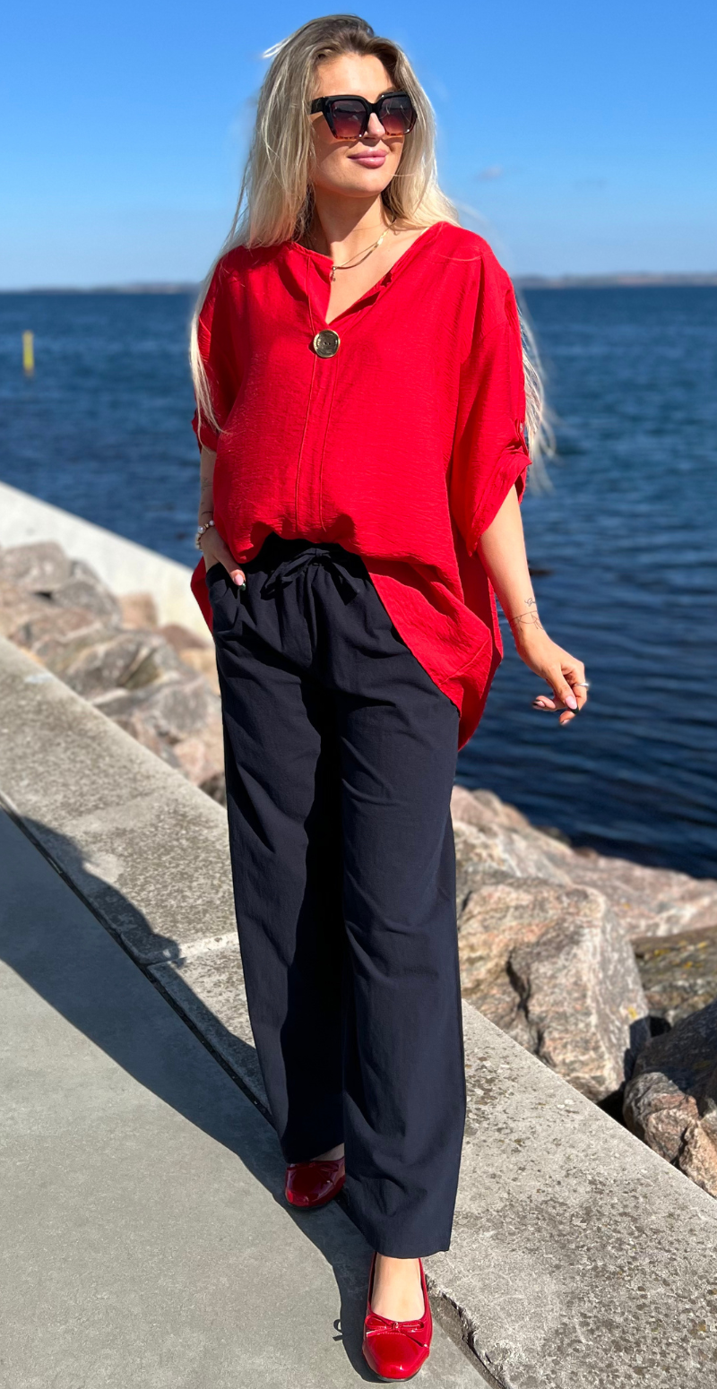 sally bukser i navy med lige ben og lommer