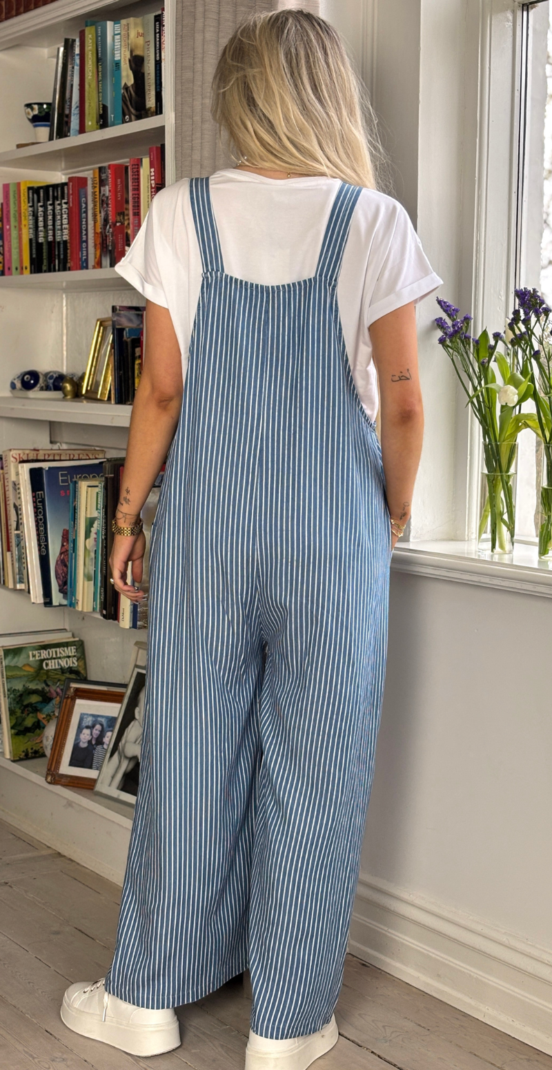 Buksedragt med striber blå