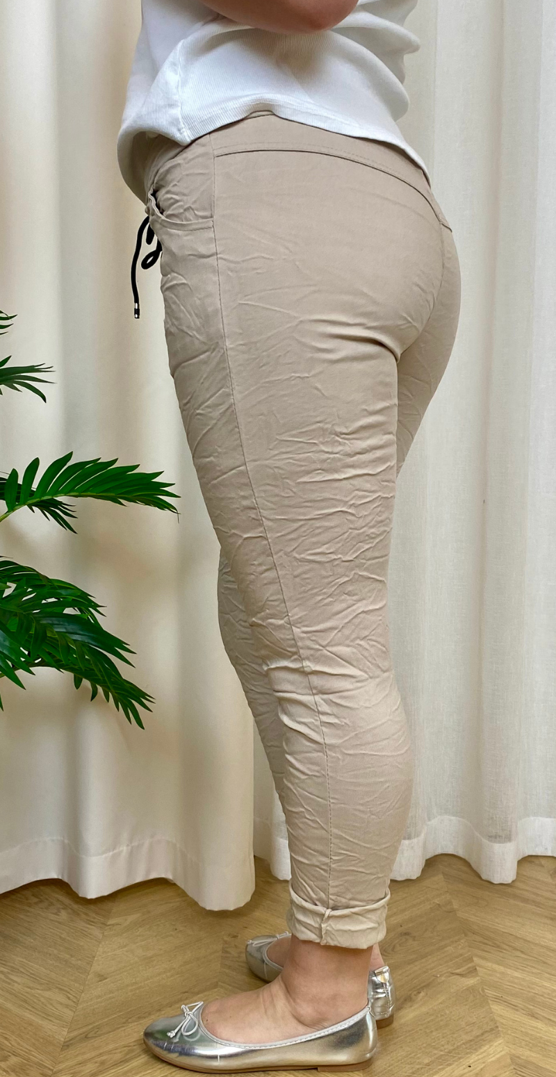 beige nora bukser fra siden