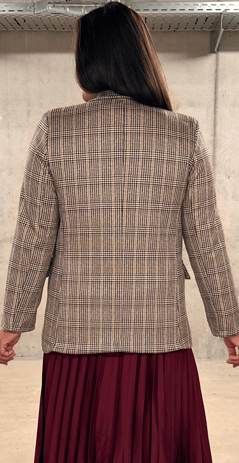 beige ternet blazer fra likelondon by Christina bagfra