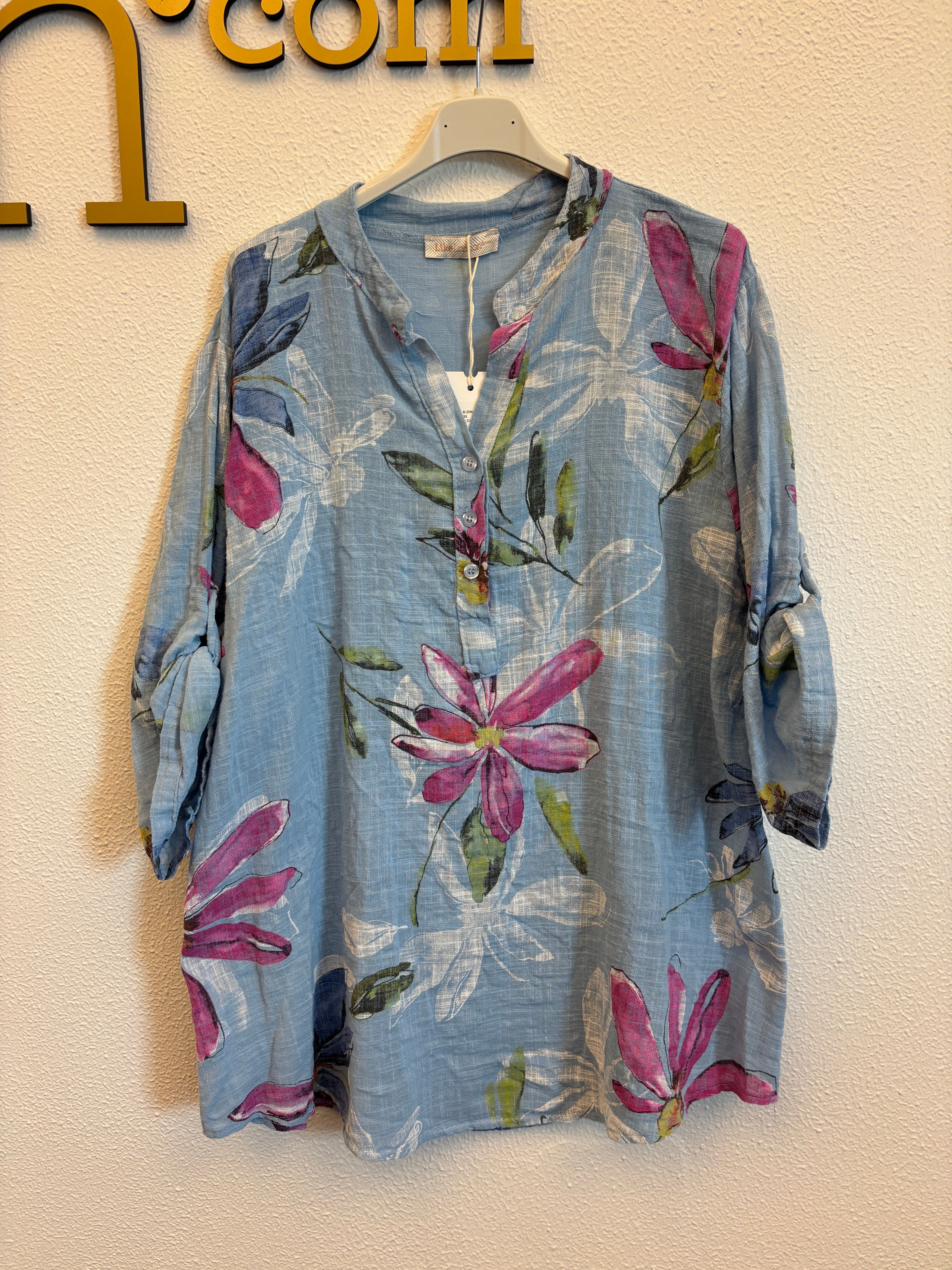 Deborah bluse med farverige blomster celeste LikeLondon