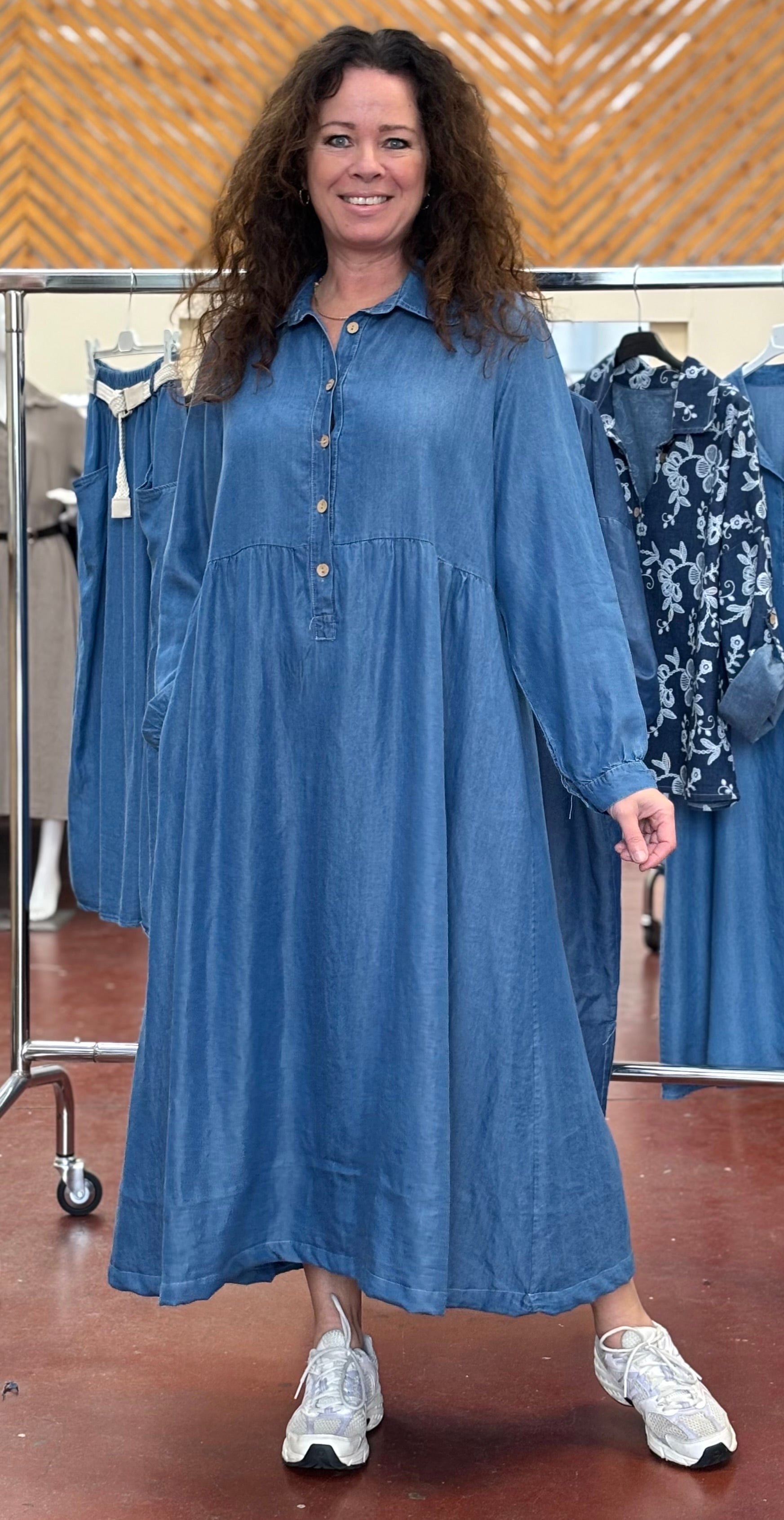 Sulle denimkjole med knap-detaljer medium blue jeans tencel LikeLondon