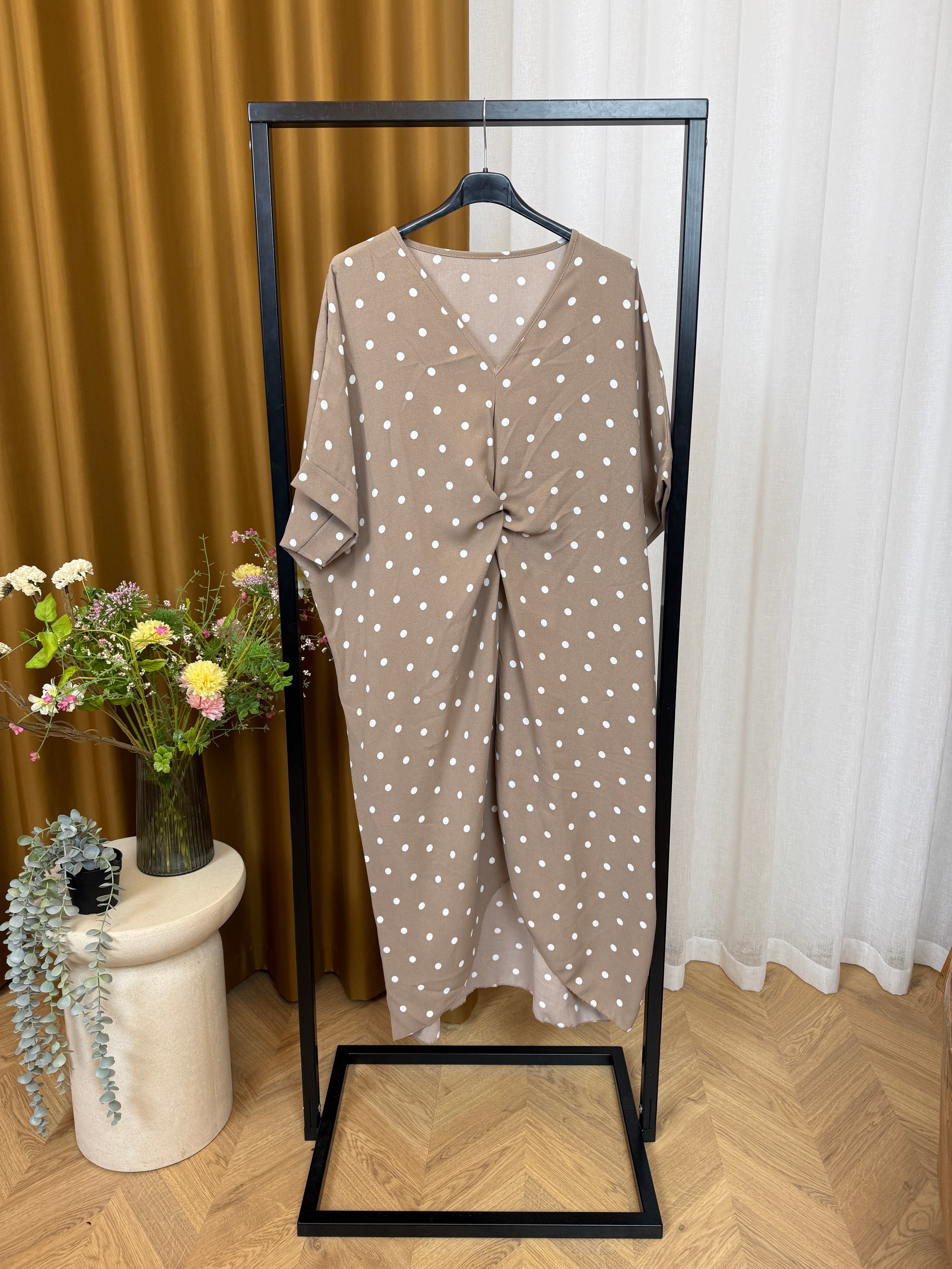 Annie kjole med knudedetalje og polkaprikker brun LikeLondon