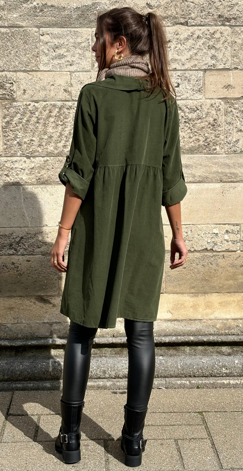 Elvira fløjlskjole med knap-detaljer militare LikeLondon