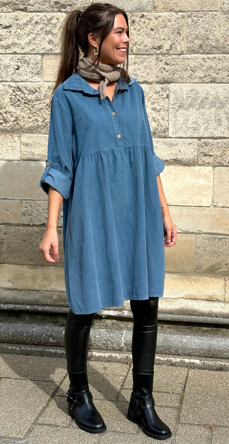 Elvira fløjlskjole med knap-detaljer jeans LikeLondon