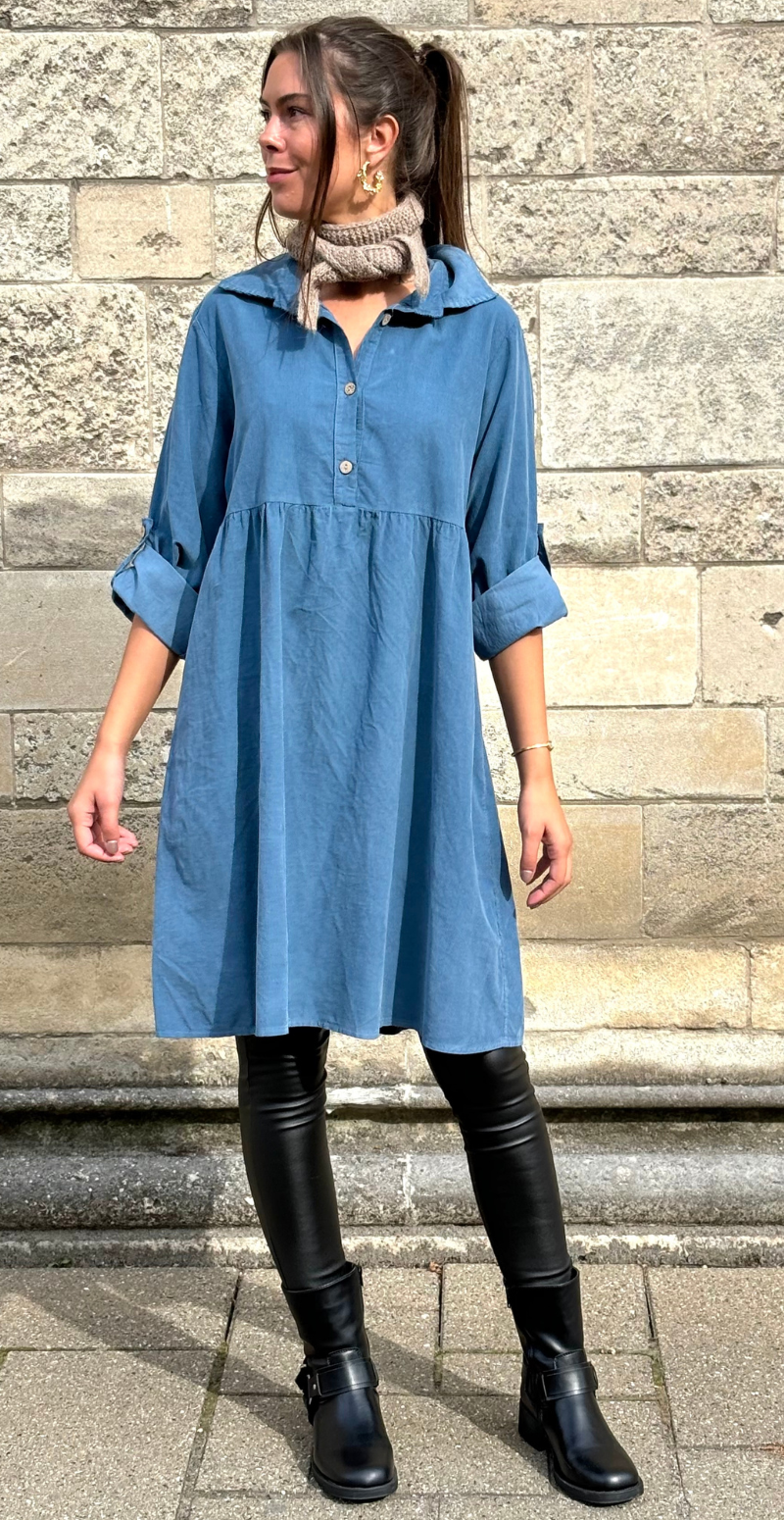 Elvira fløjlskjole med knap-detaljer jeans LikeLondon