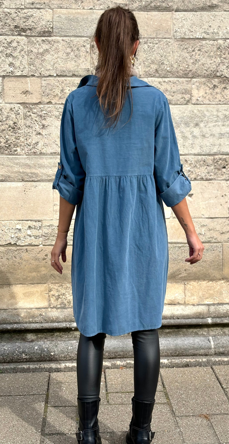 Elvira fløjlskjole med knap-detaljer jeans LikeLondon