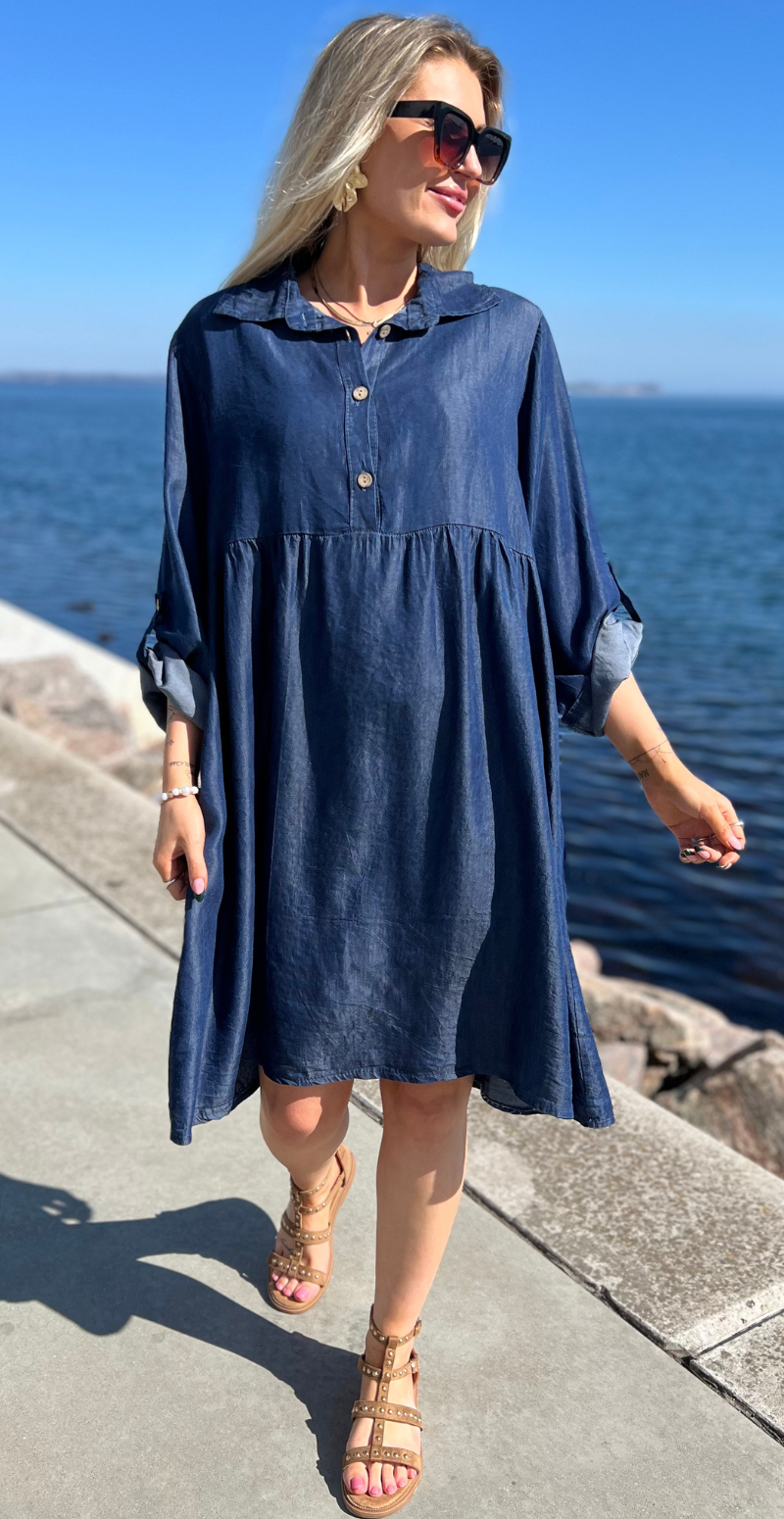 kort Elvira kjole i mørk denim likelondon