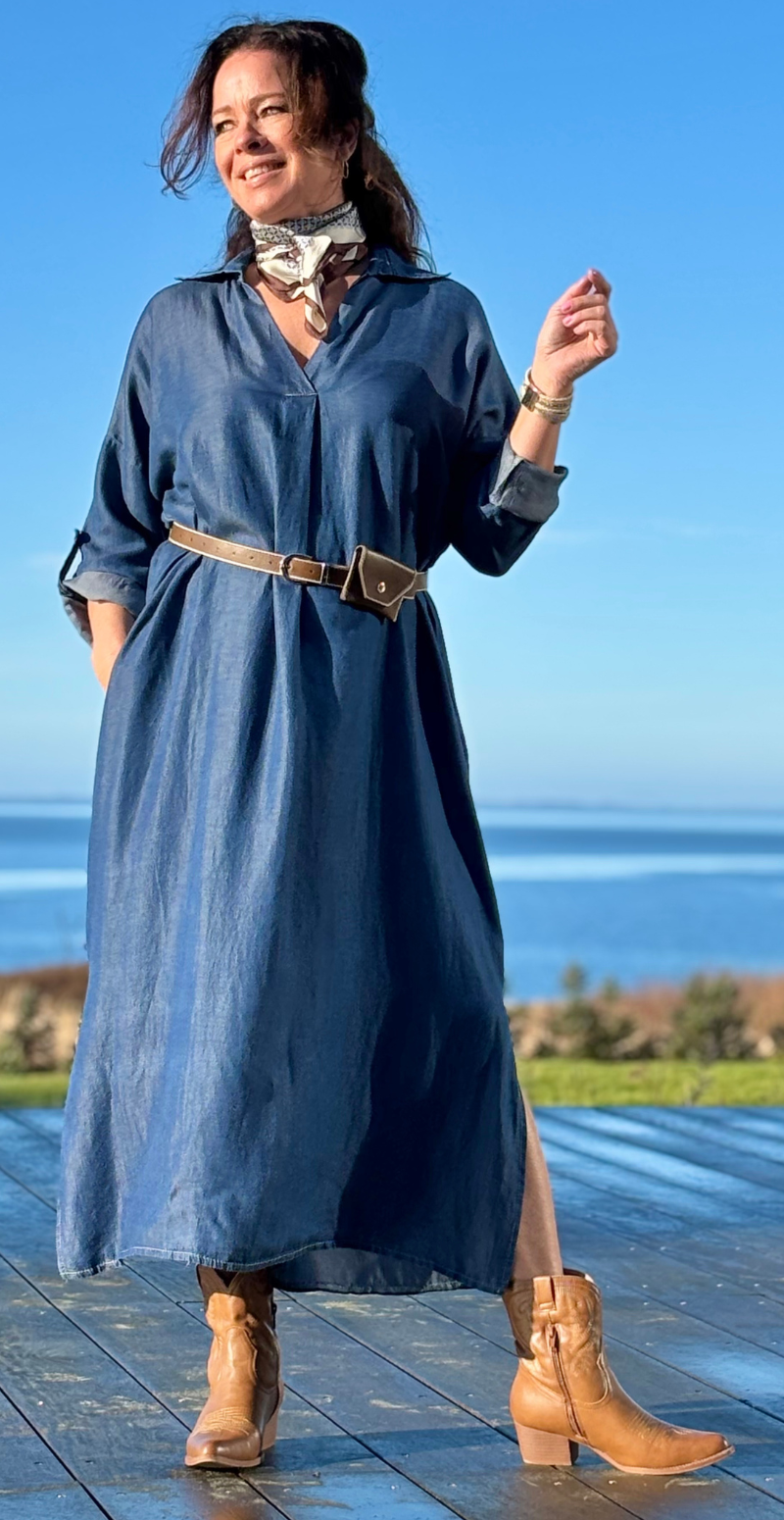 Estelle denim kjole med v-hals dark denim