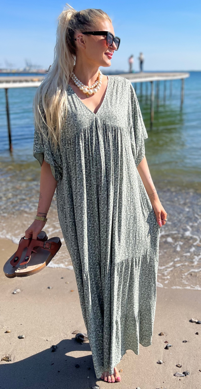 shop maxi kjole med blomsterprint i khaki fra likelondon