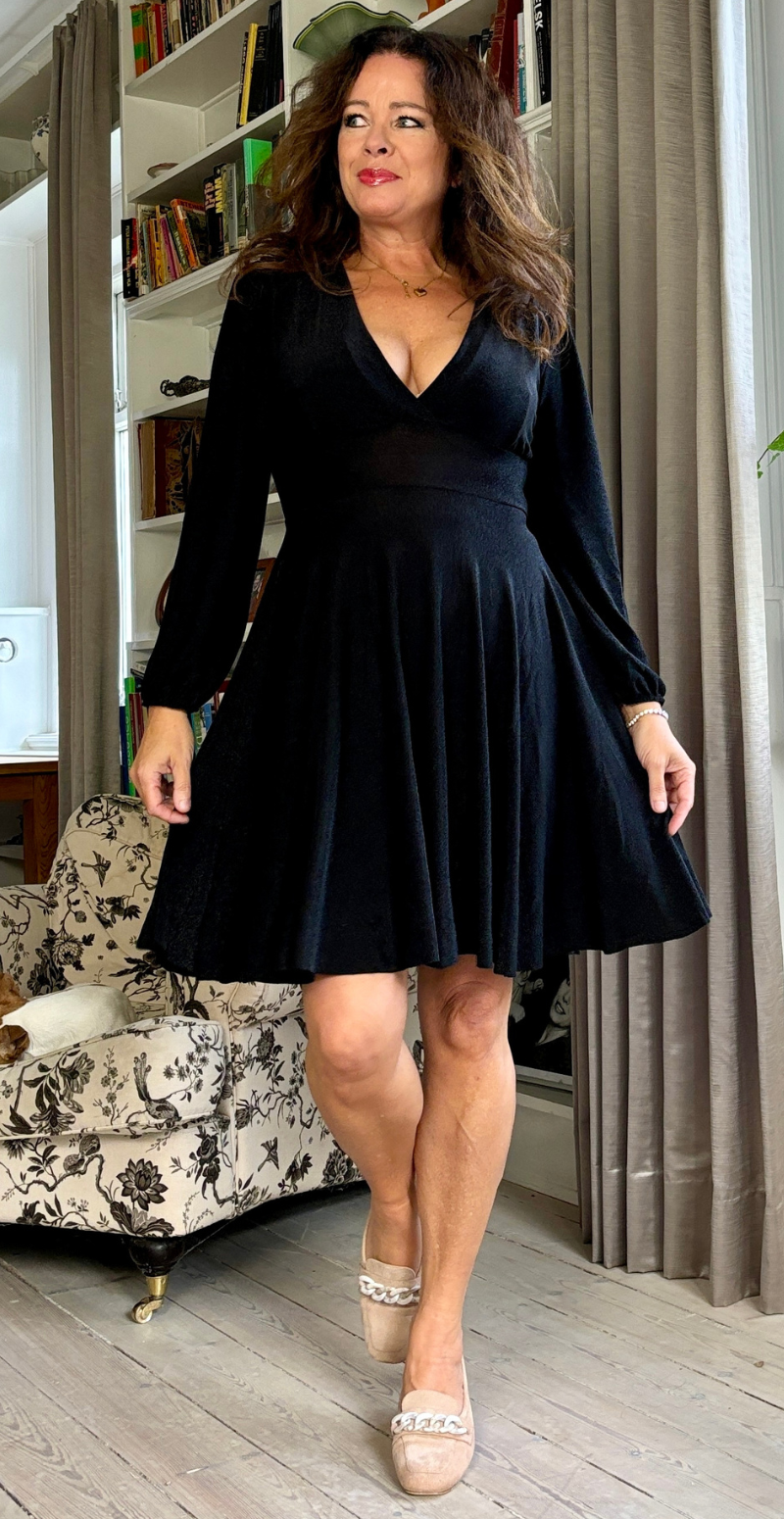 Valentina glimmer kjole med v-udskæring sort