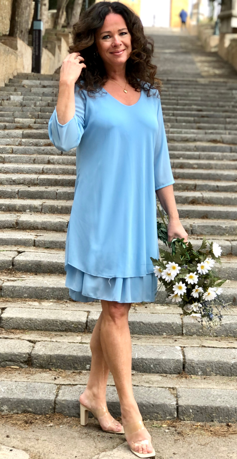 Lysblå Carolina kjole i chiffon likelondon