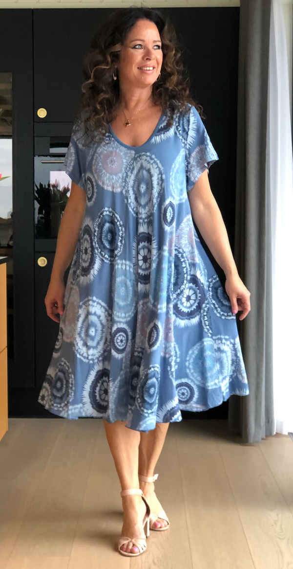 June kjole I a-farm med cirkel mønster i farven denim - LikeLondon