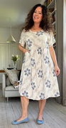 Millie kjole med mønster og lommer beige LikeLondon
