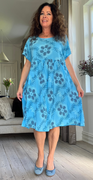 Millie kjole med mønster og lommer blå LikeLondon