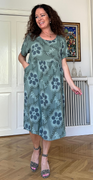 Millie kjole med mønster og lommer khaki LikeLondon