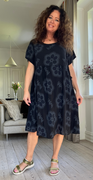 Millie kjole med mønster og lommer sort LikeLondon