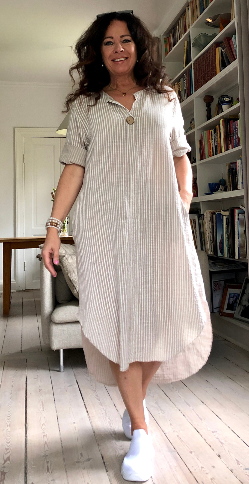 Ibi kjole med striber beige LikeLondon