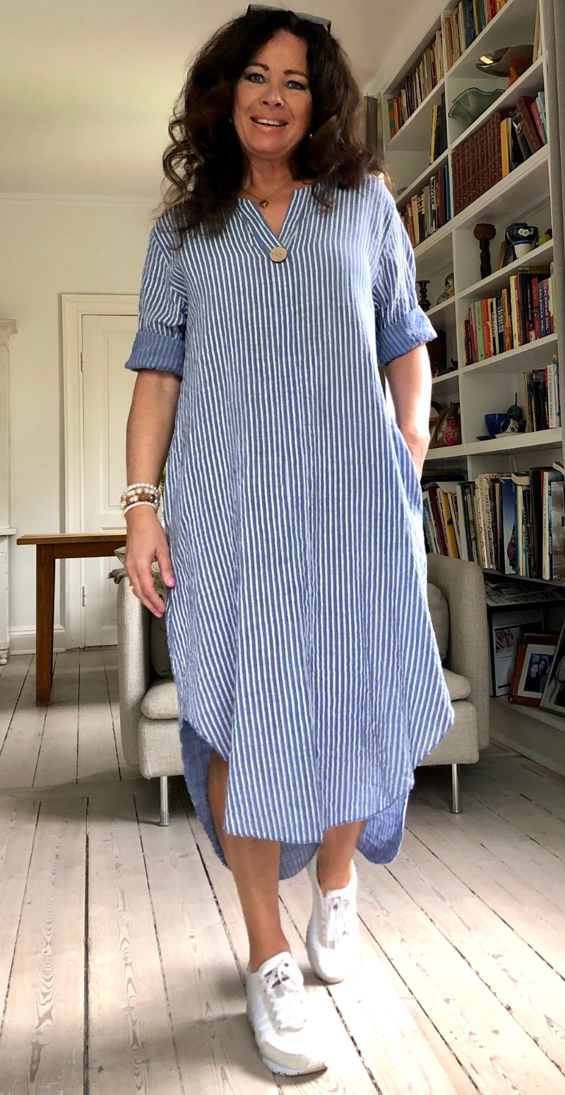 Ibi kjole med striber denim blå LikeLondon