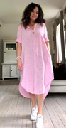 Forudbestil uge 19 - Ibi stribet kjole med lommer og træknap pink LikeLondon