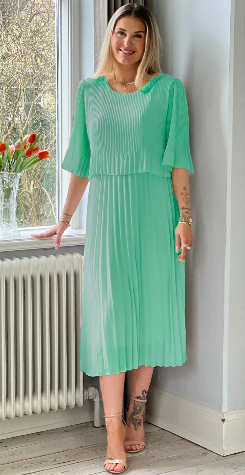 Carmen plisseret kjole med elastik i taljen mint LikeLondon