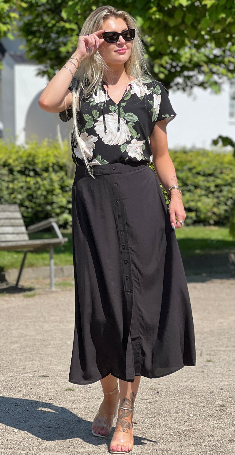 midi nederdel med knapper foran i sort viskose