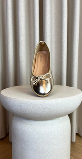 guld ballerina med sløjfe foran forfra  likelondon shoes 
