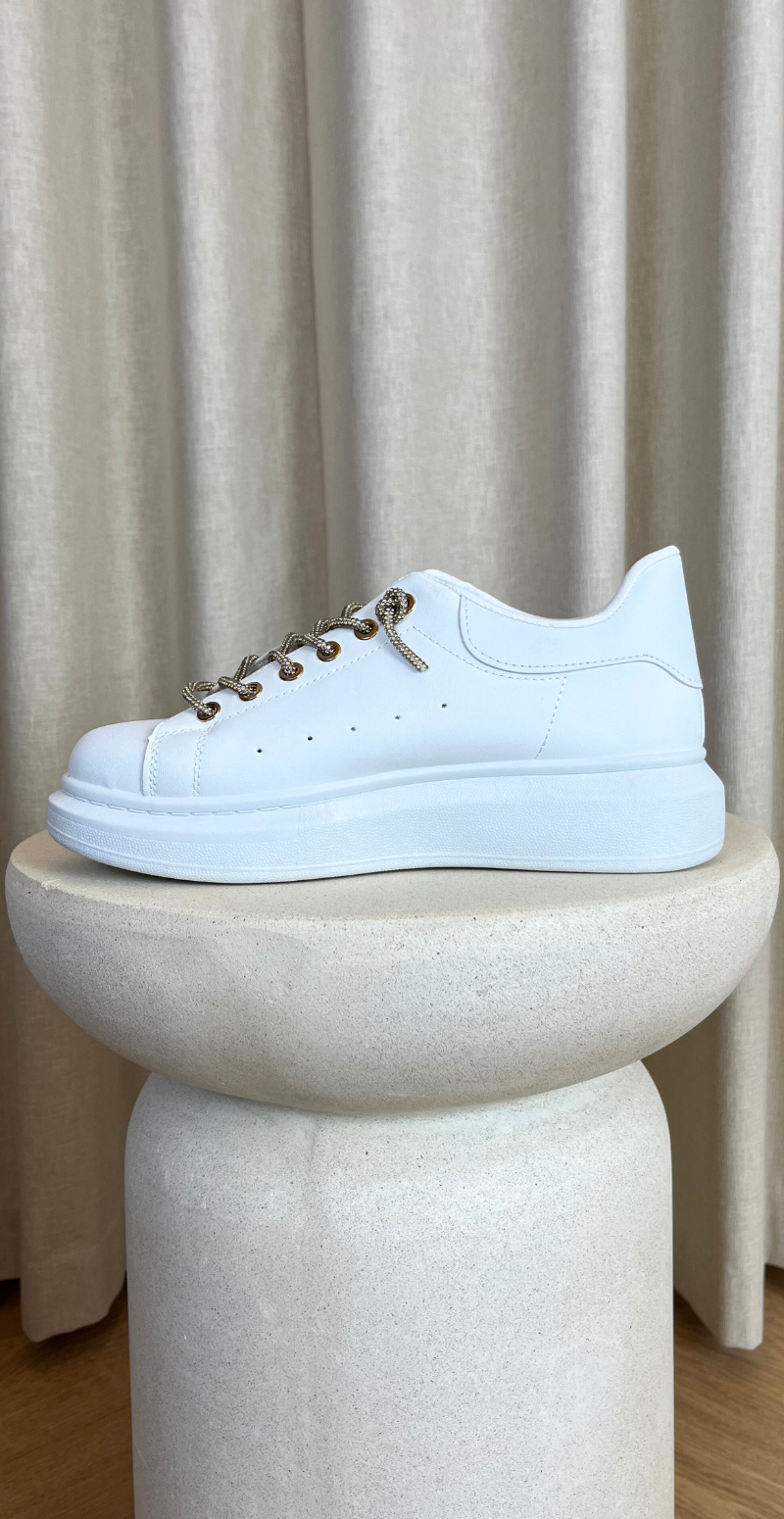 hvide sneakers med guld snørebånd inderside likelondon shoes
