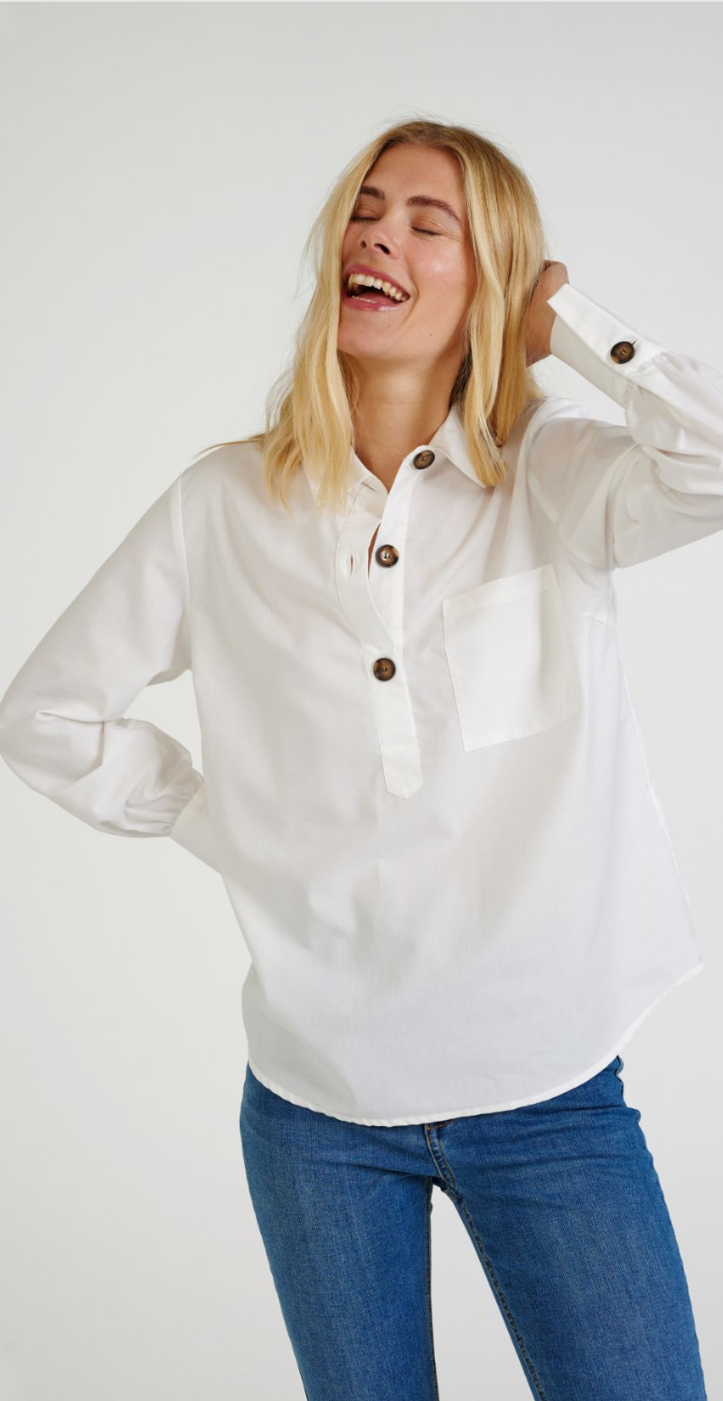 Flynn skjorte med stolpelukning Offwhite
