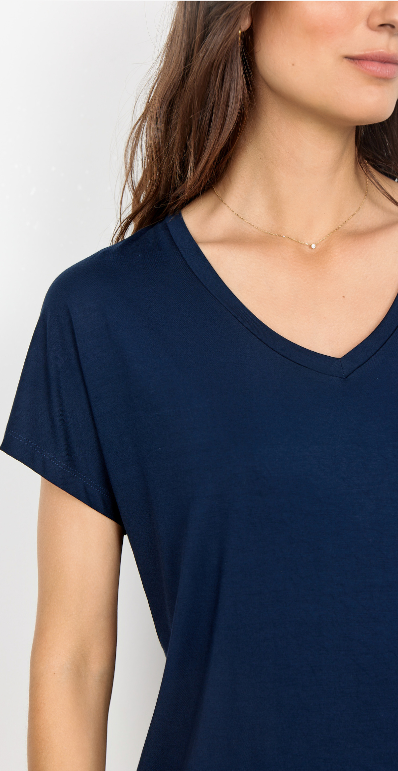 Sophia basisbluse med v-hals navy