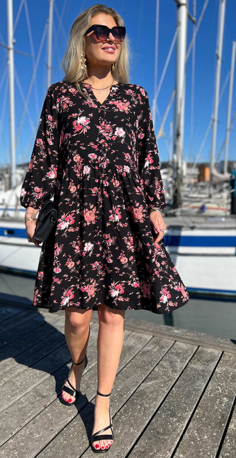 Joella kjole med knapstolpe coral cloud mix