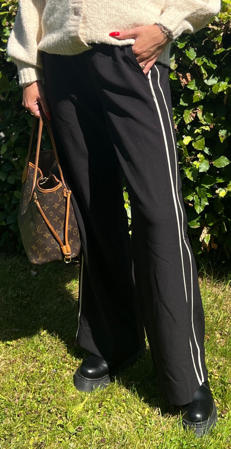 Ilva bukser med stribe sort LikeLondon